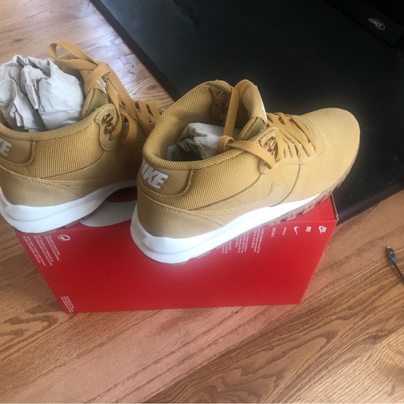 NEW Nike Hoodland Suede Men’s Hi Top Men’s  8 Haystack/Gum Light Brown - Picture 3 of 5